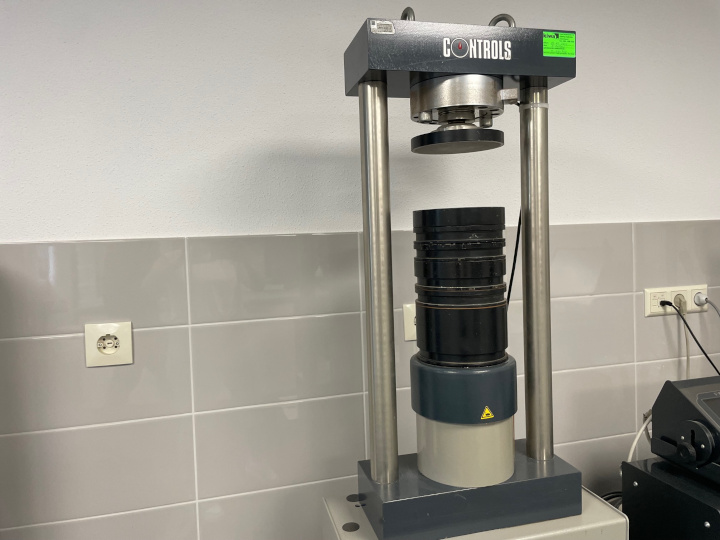 De verbrijzelingfactor [volgens standaard RAW2000 proef 17]